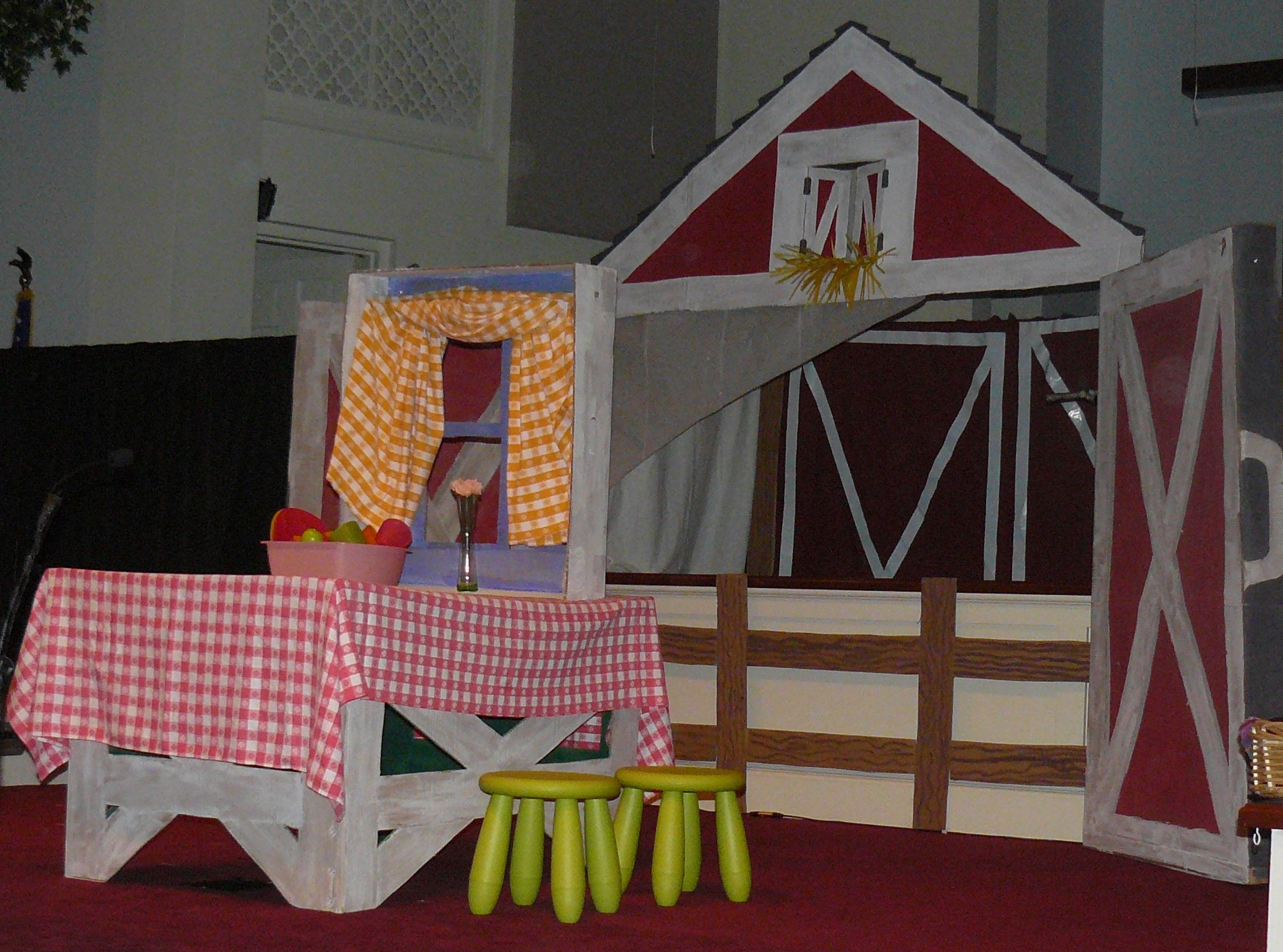 Add Drama to Your Art Class by creating this set design - homeschooldrama.com