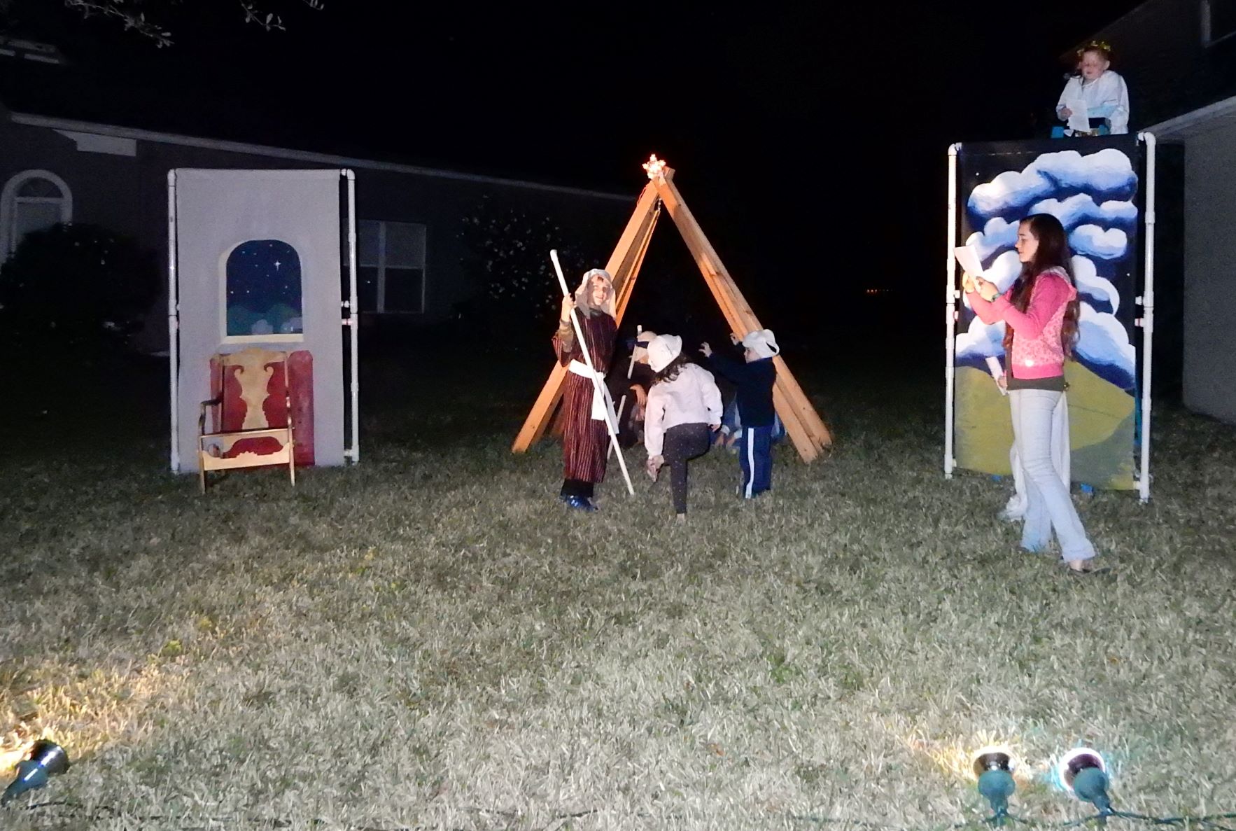 Neighborhood Nativity Play - homeschooldrama.com